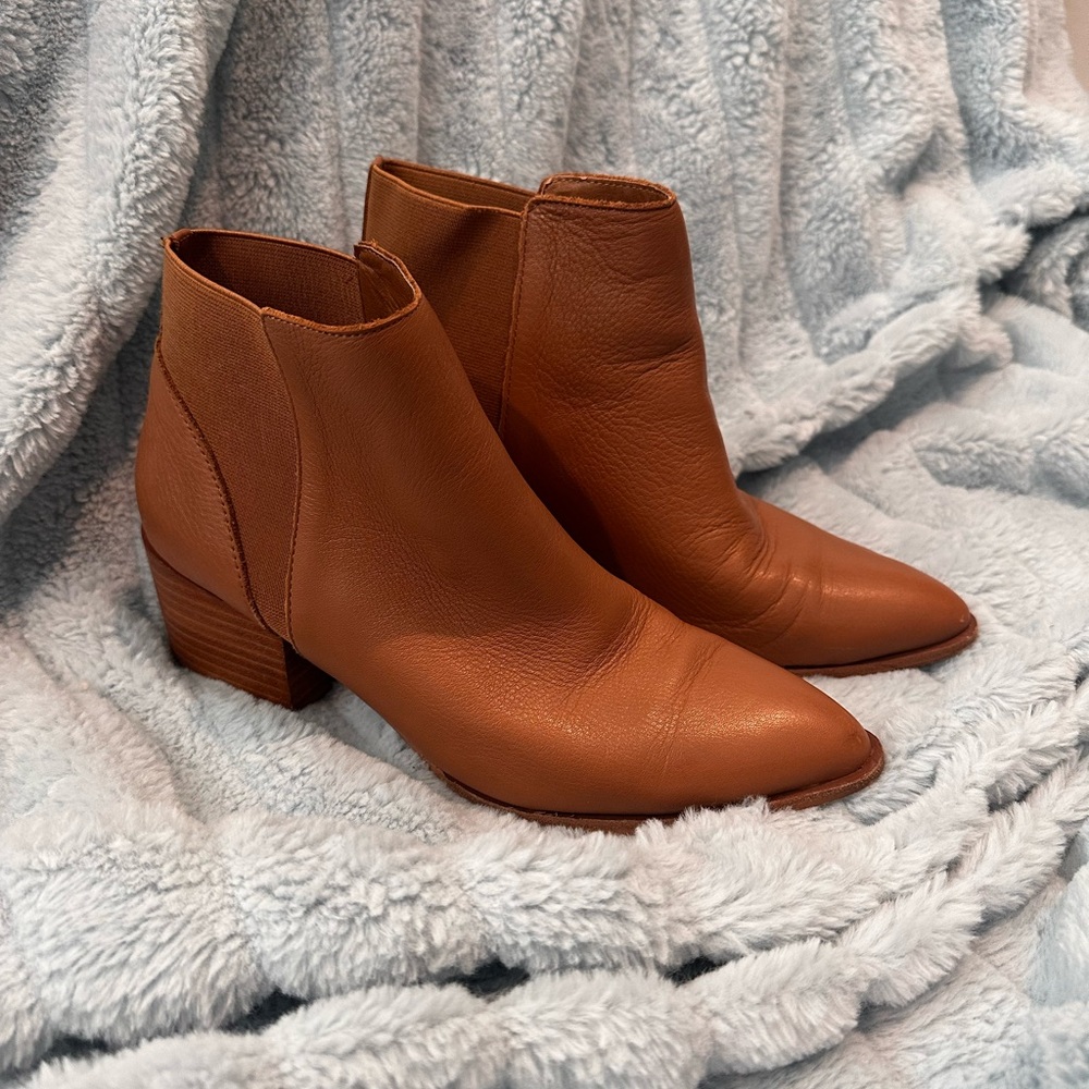 Chinese Laundry Women’s Finn Chelsea Boots